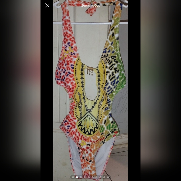 Bikini - Picture 2 of 9